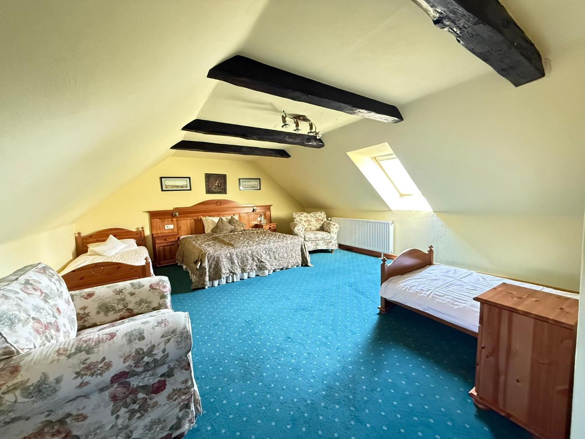 Hotel Gosciniec Zamkowy Darłowo Esterno foto